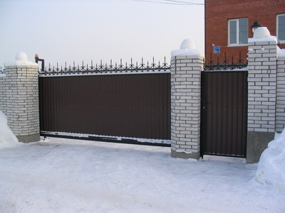 Откатные ворота с калиткой